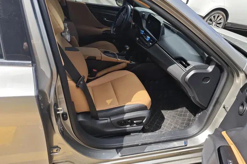 Lexus ES 2021 300h Premium Edition — миниатюра 11