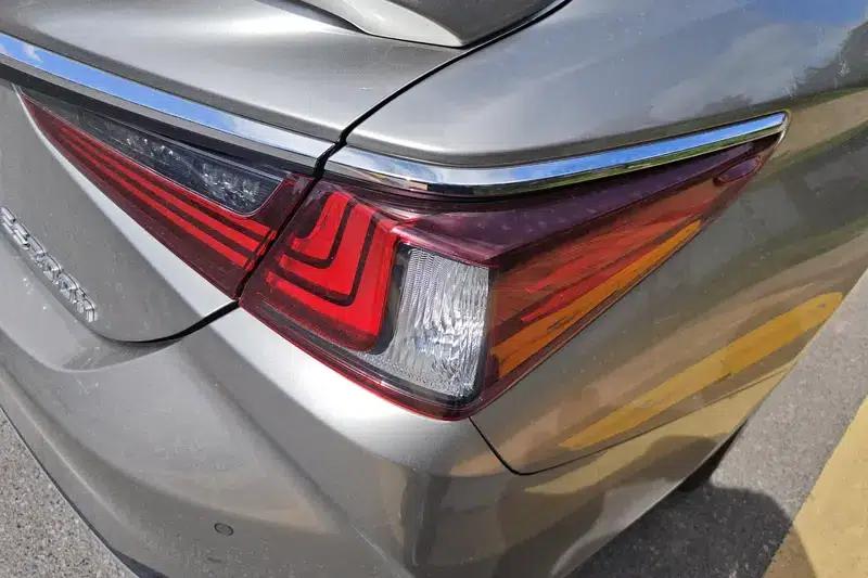Lexus ES 2021 300h Premium Edition — миниатюра 5