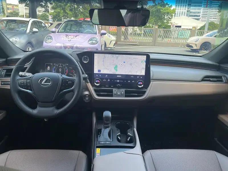 Lexus ES 2025 200 Premium Edition — миниатюра 9