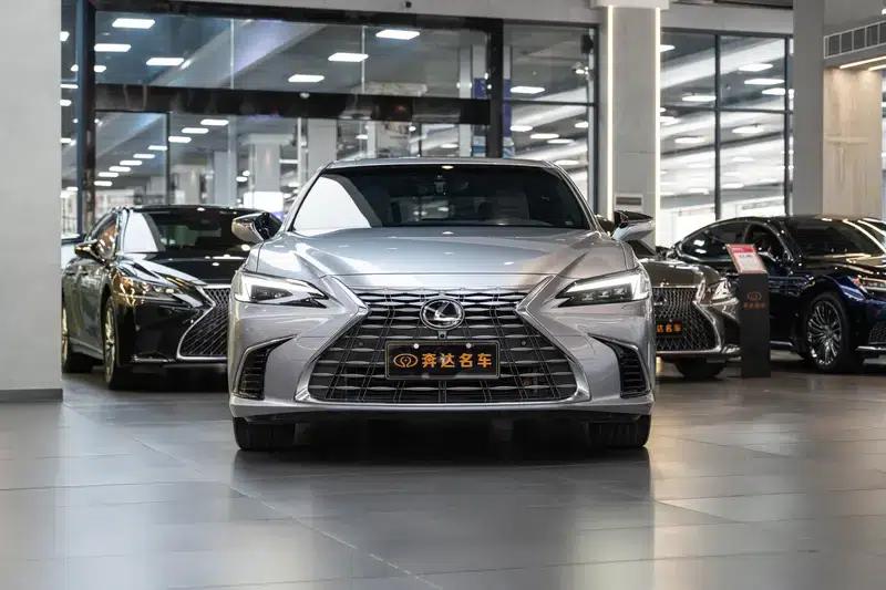 Lexus ES 2025 300h Executive Edition — миниатюра 2