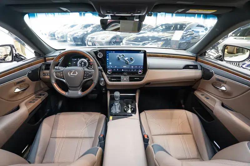 Lexus ES 2025 300h Executive Edition — миниатюра 15