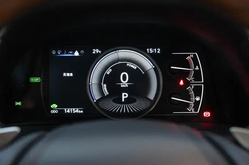 Lexus ES 2025 300h Executive Edition — миниатюра 16