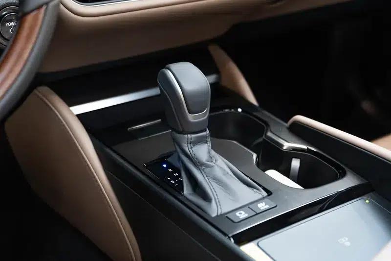 Lexus ES 2025 300h Executive Edition — миниатюра 18
