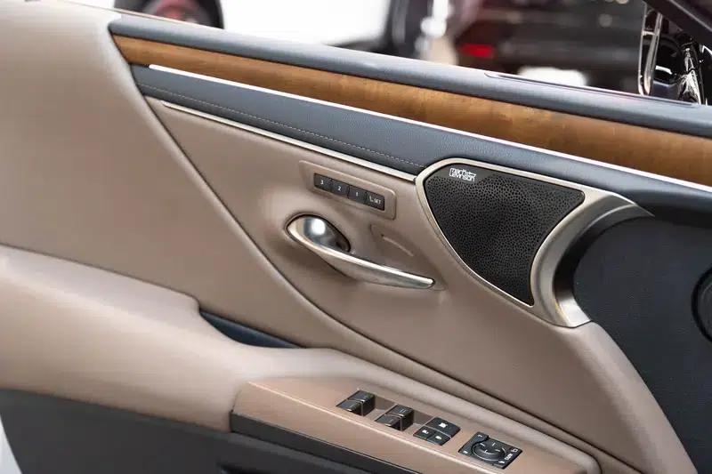 Lexus ES 2025 300h Executive Edition — миниатюра 23