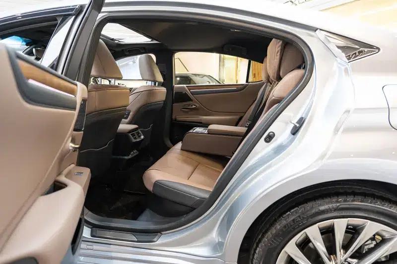 Lexus ES 2025 300h Executive Edition — миниатюра 24