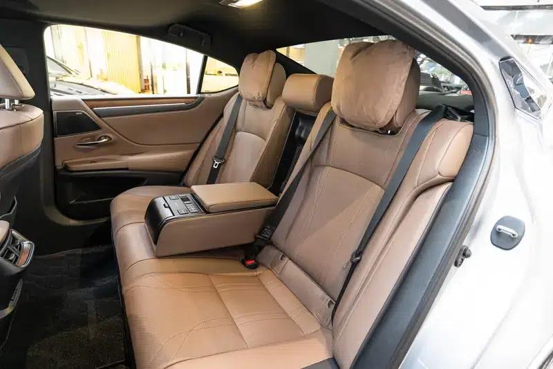 Lexus ES 2025 300h Executive Edition — миниатюра 25