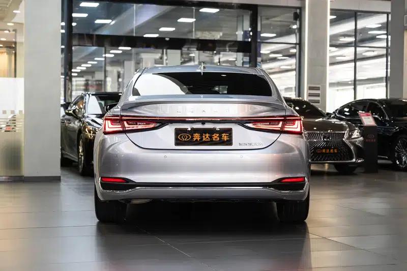 Lexus ES 2025 300h Executive Edition — миниатюра 4