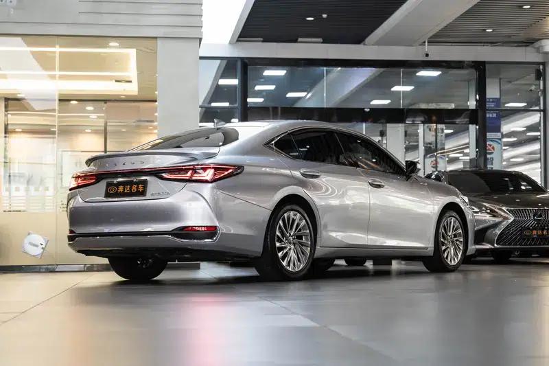 Lexus ES 2025 300h Executive Edition — миниатюра 5