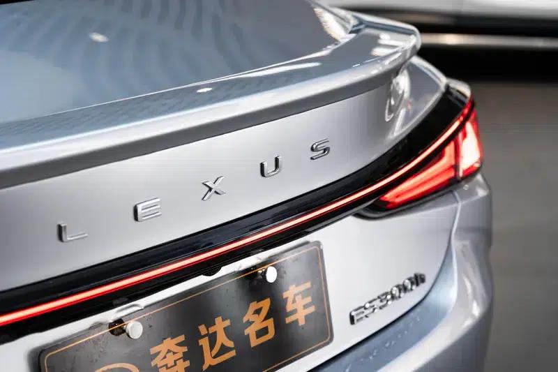Lexus ES 2025 300h Executive Edition — миниатюра 7