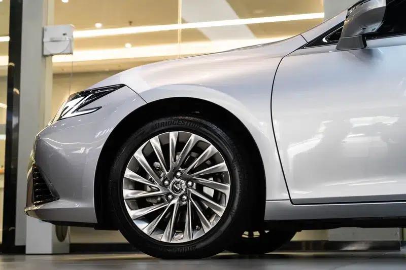 Lexus ES 2025 300h Executive Edition — миниатюра 8