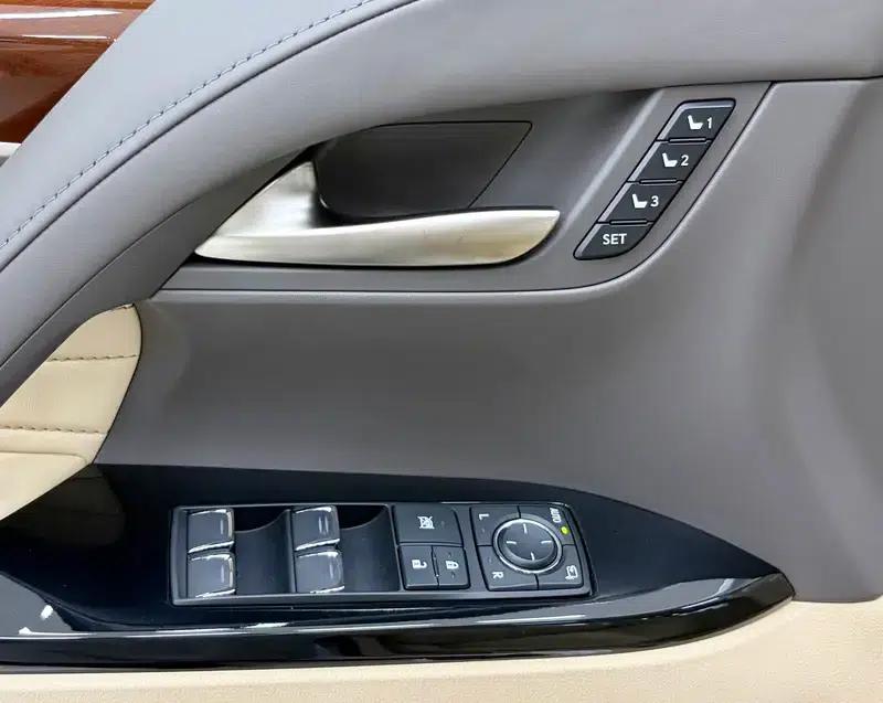 2021 Lexus LX 5.7L Automatic 4WD 8-Seater (Parallel Import) — миниатюра 25