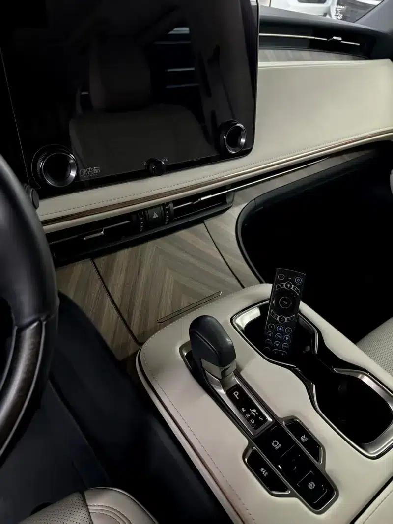 Lexus LM 2023 350h E-Four 7-Seat Elegant Edition — миниатюра 4