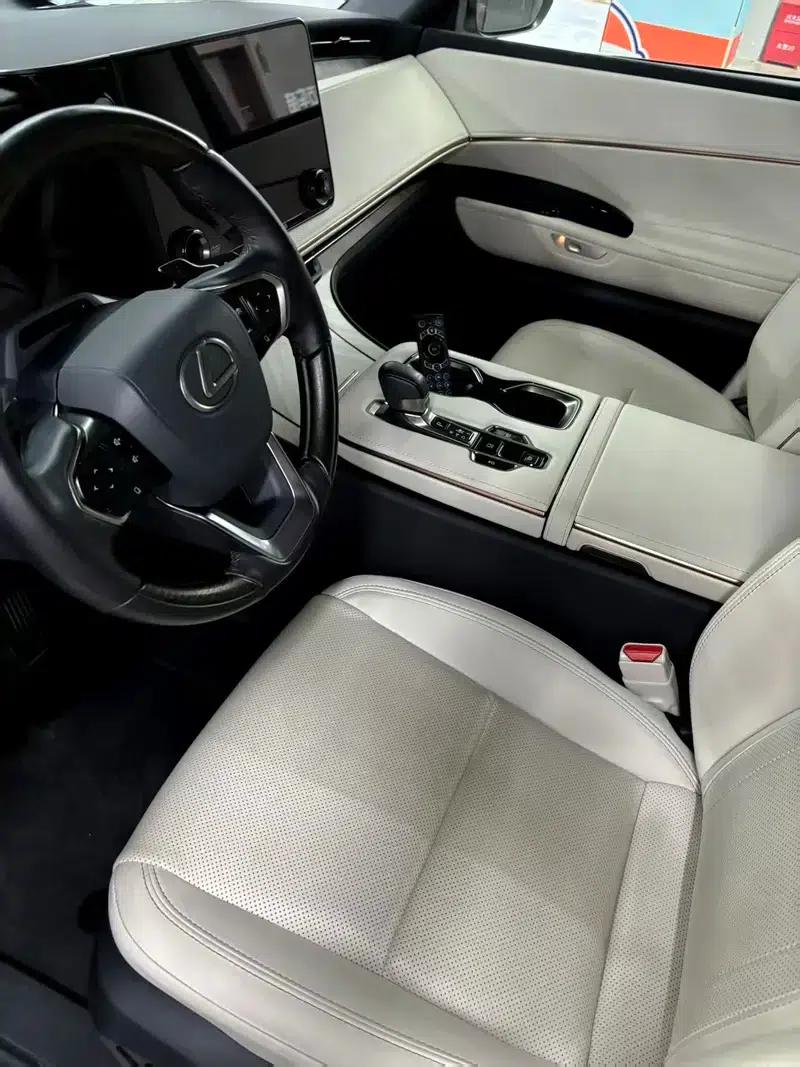 Lexus LM 2023 350h E-Four 7-Seat Elegant Edition — миниатюра 7