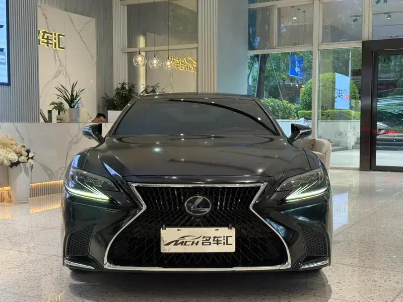 Lexus LS 2018 500h Executive Edition (China V emission standard) — миниатюра 2