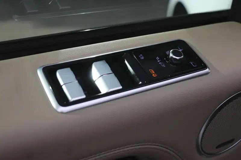 Range Rover 2021 3.0 L6 Legendary Edition — миниатюра 31