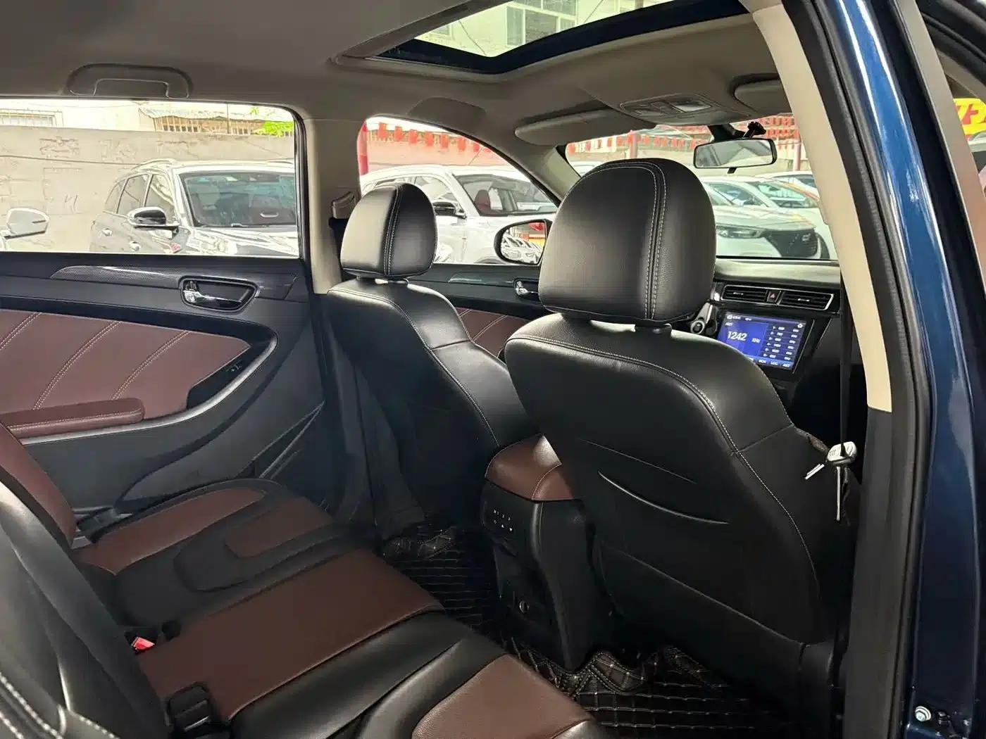 Fengguang 580 2016 Facelift 1.5T CVT Comfort Model — миниатюра 6
