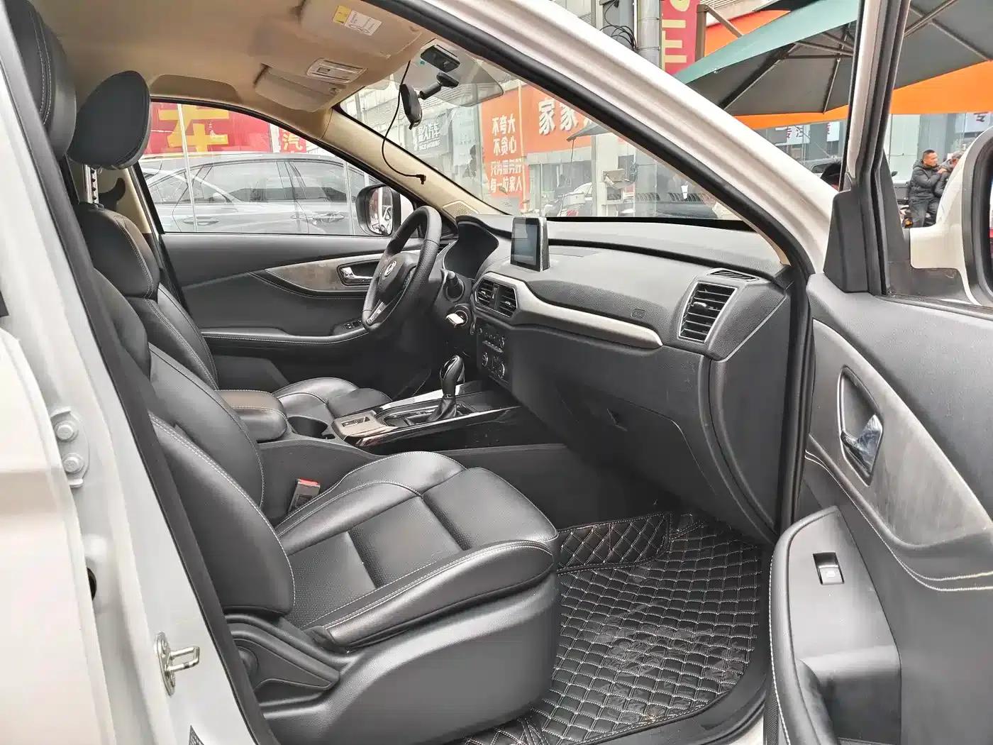 Fengguang S560 2018 Upgraded Model 1.8L CVT Premium 7-Seater — миниатюра 7