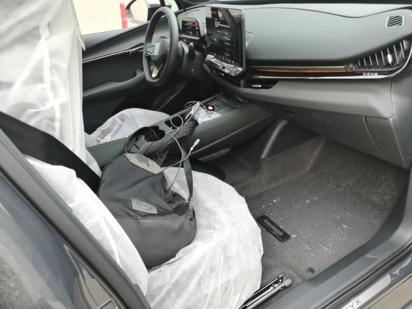 Volkswagen ID.UNYX 2025 Pure Model — миниатюра 19