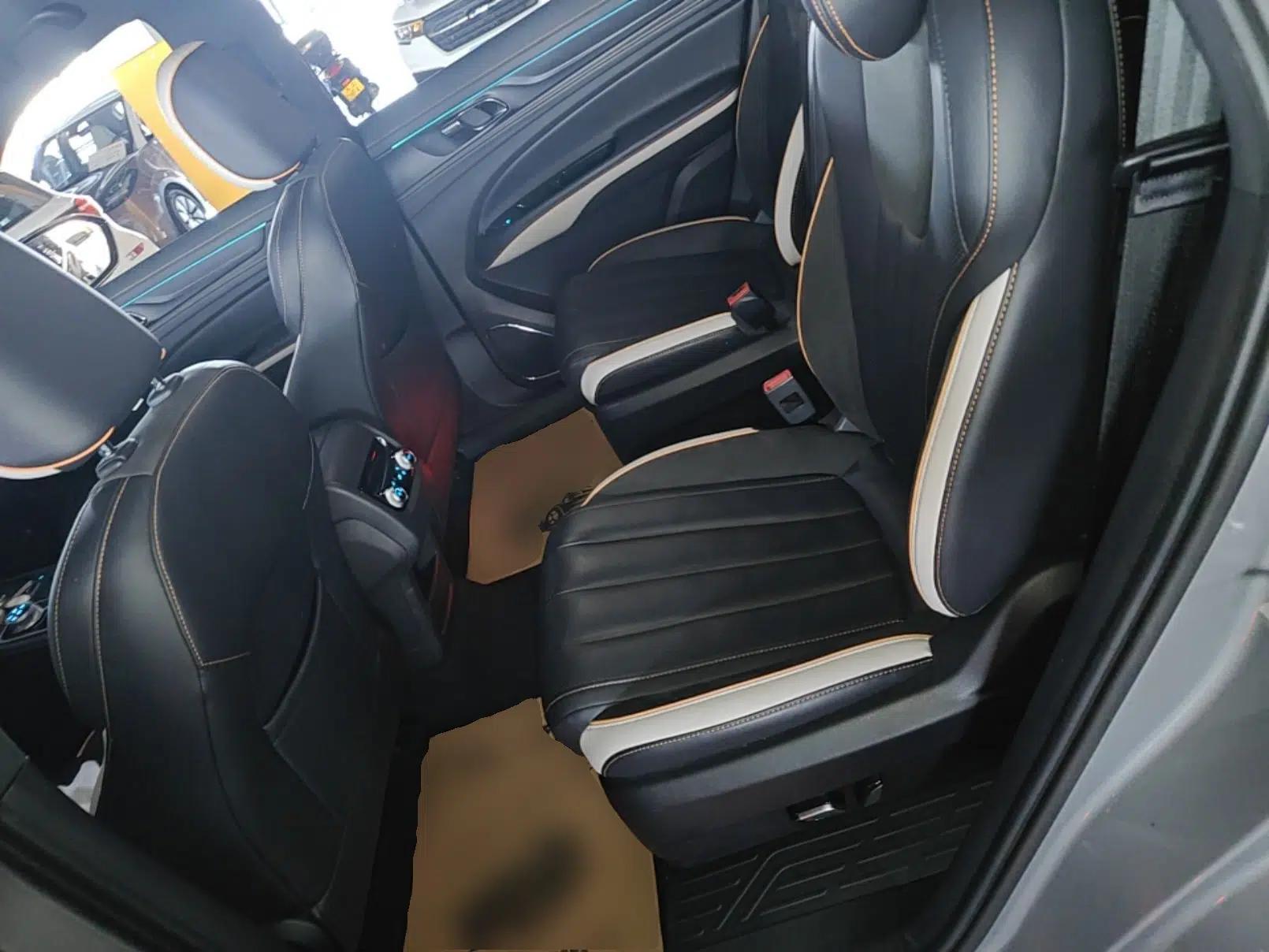 Ford Equator 2023 EcoBoost 225 Obsidian Orange Edition Prestige 7-Seater (2/2/3) — миниатюра 25