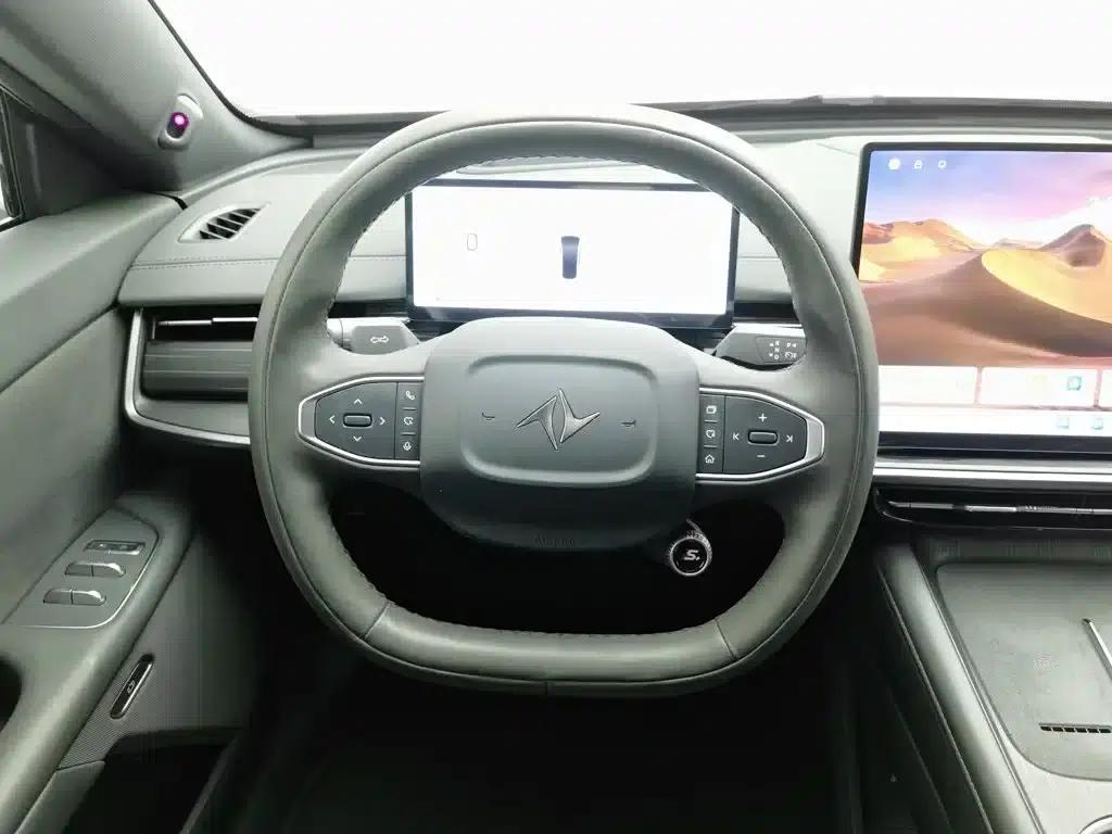 eπ007 2025 Pure Electric 565 AWD Max Navigator Edition — миниатюра 11