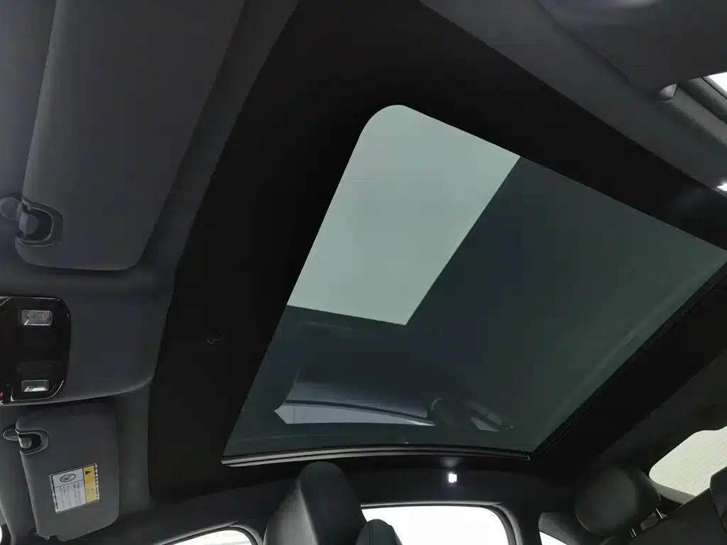 eπ007 2025 Pure Electric 565 AWD Max Navigator Edition — миниатюра 14