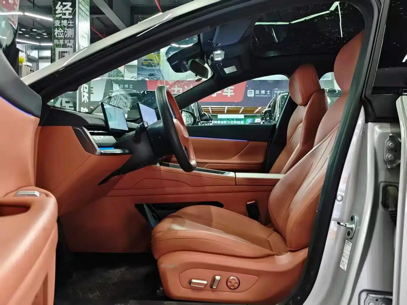 eπ007 2025 Pure Electric 565 AWD Max Navigator Edition — миниатюра 13