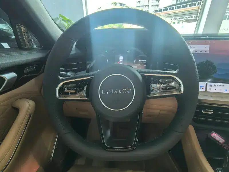 Lynk & Co 09 2026 2.0T AWD Explorer Edition Ultra — миниатюра 10