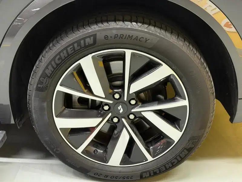 Li Auto L8 2023 Max Edition — миниатюра 17