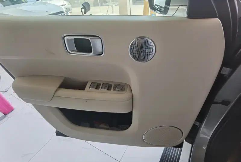 Li Auto L8 2023 Air Edition — миниатюра 7