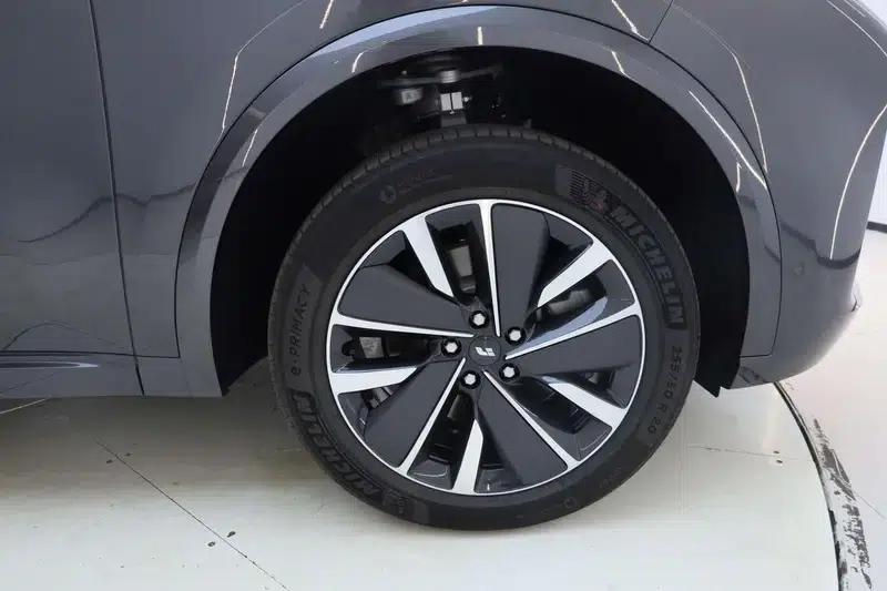 Li Auto L8 2025 Max Smart Renewal Edition — миниатюра 18