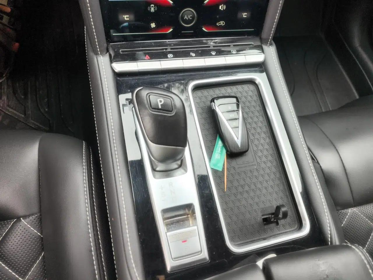 Venucia Star 2020 260T Automatic 48V Mild Hybrid Turbocharged Starry Edition — миниатюра 14
