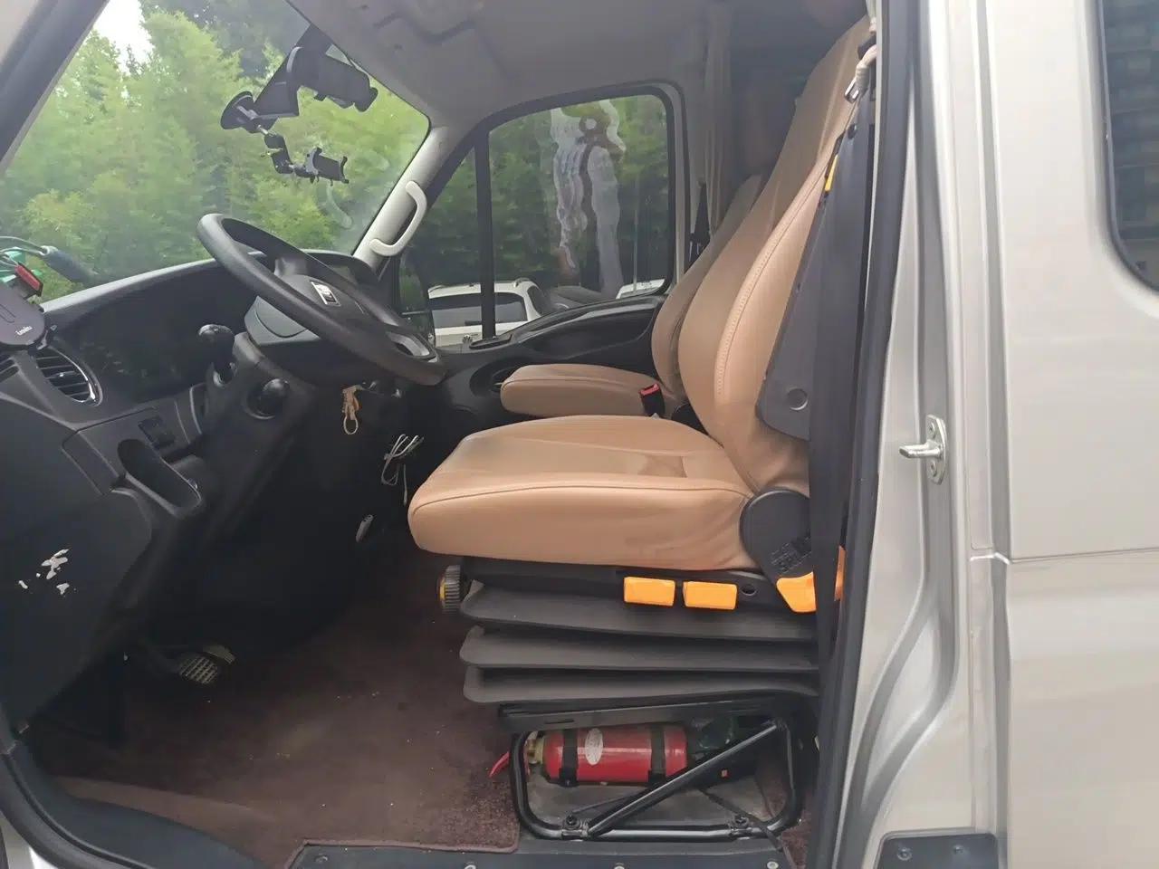 Iveco Eurocargo 2021 3.0T Automatic Chao Rui Short Wheelbase Low-Roof Side-Sliding Door F1C — миниатюра 15
