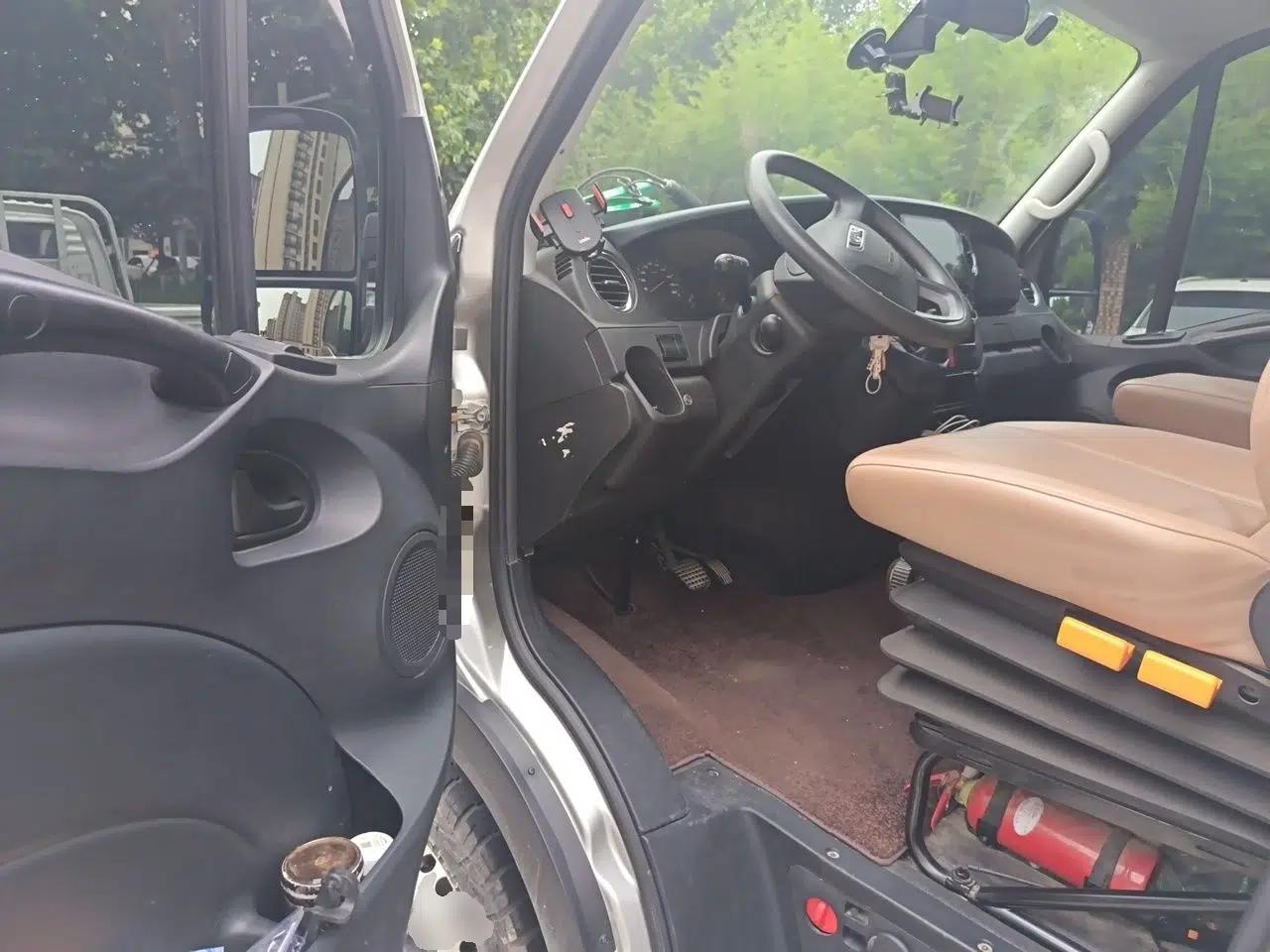 Iveco Eurocargo 2021 3.0T Automatic Chao Rui Short Wheelbase Low-Roof Side-Sliding Door F1C — миниатюра 16