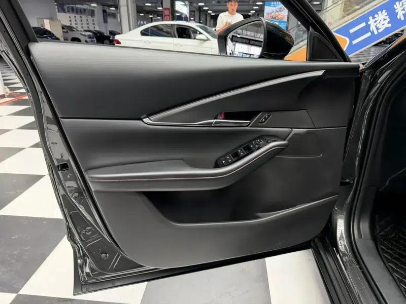 Mazda CX-30 2022 2.0L Automatic Comfort Edition — миниатюра 9