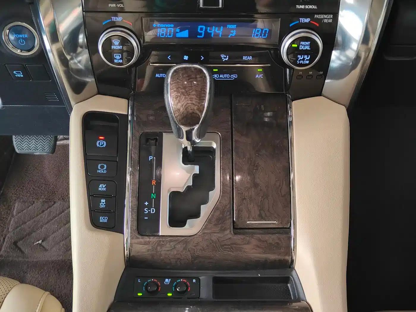 2020 Alphard Hybrid 2.5L HV Premium Edition — миниатюра 6