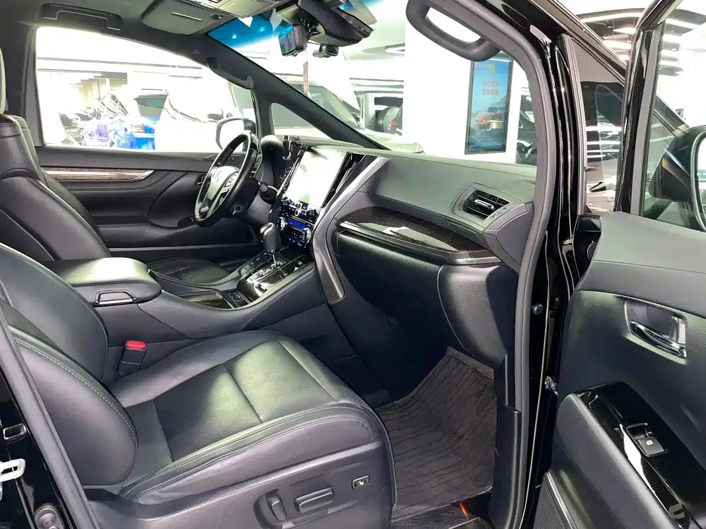 2020 Alphard Hybrid 2.5L HV Premium Edition — миниатюра 11