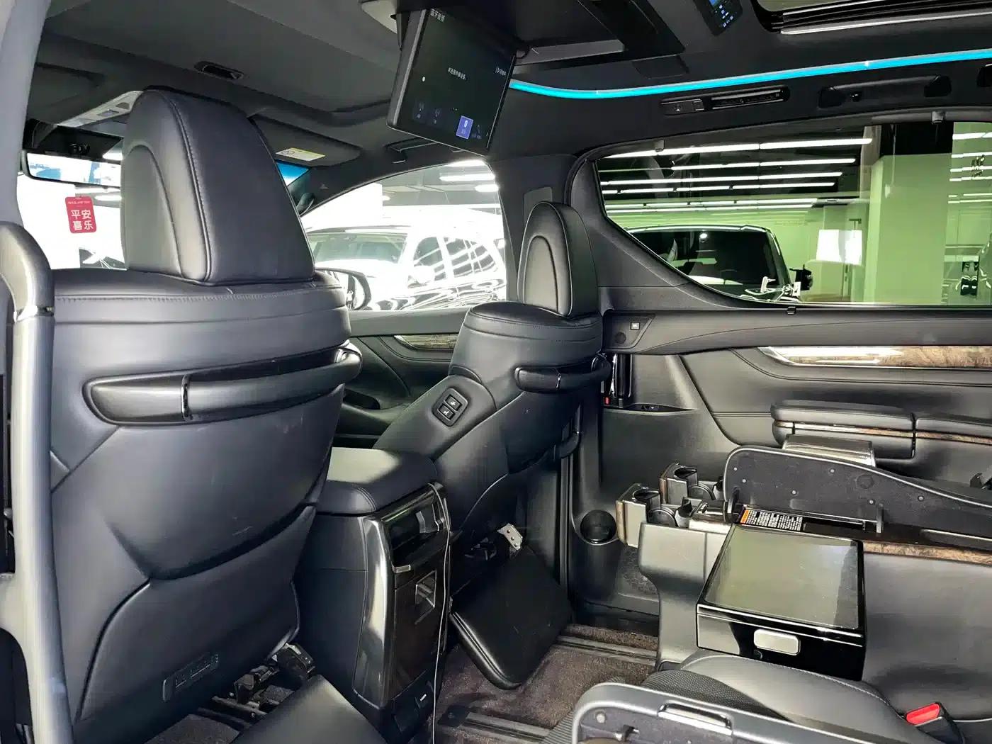 2020 Alphard Hybrid 2.5L HV Premium Edition — миниатюра 18