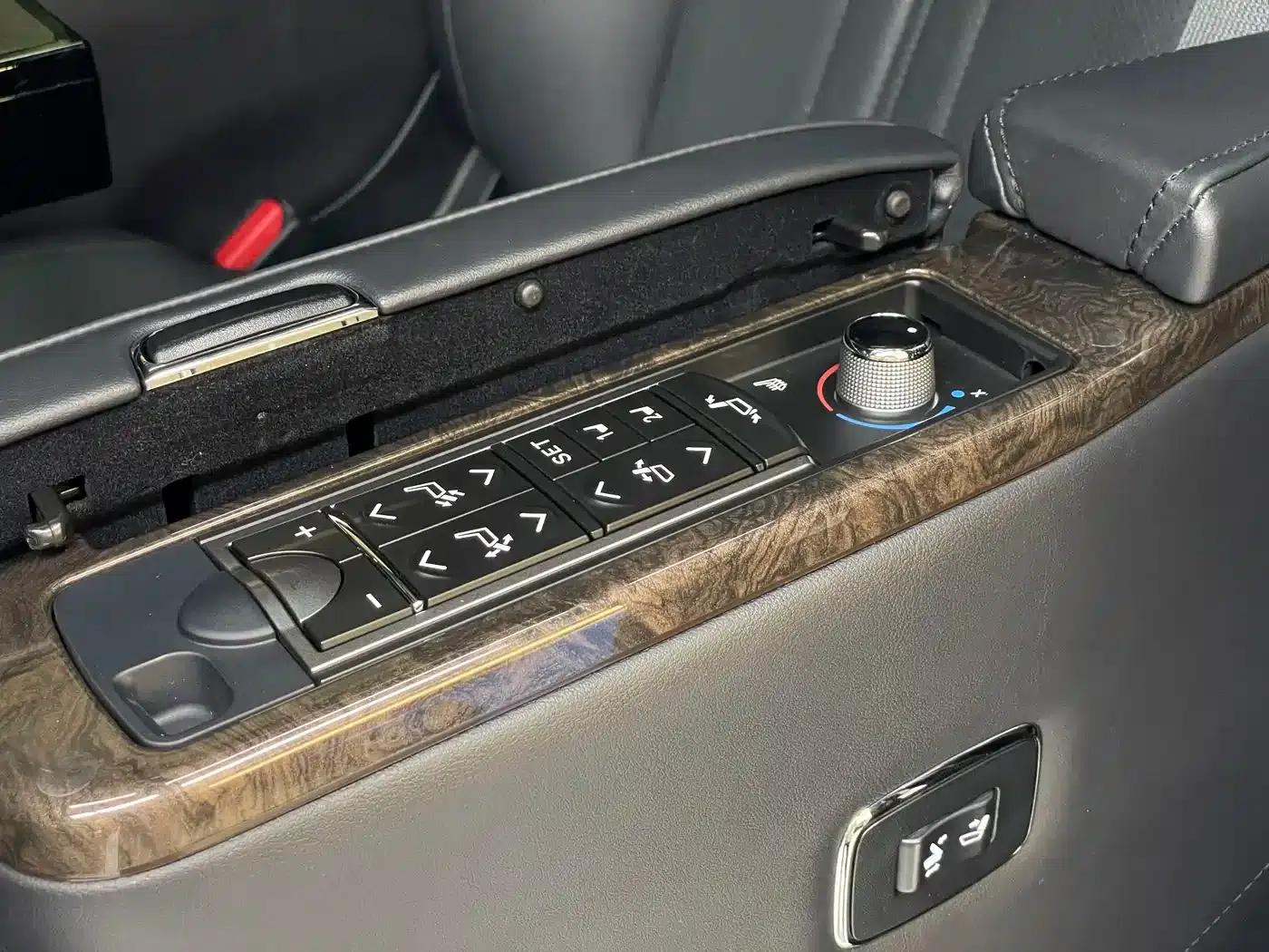 2020 Alphard Hybrid 2.5L HV Premium Edition — миниатюра 20