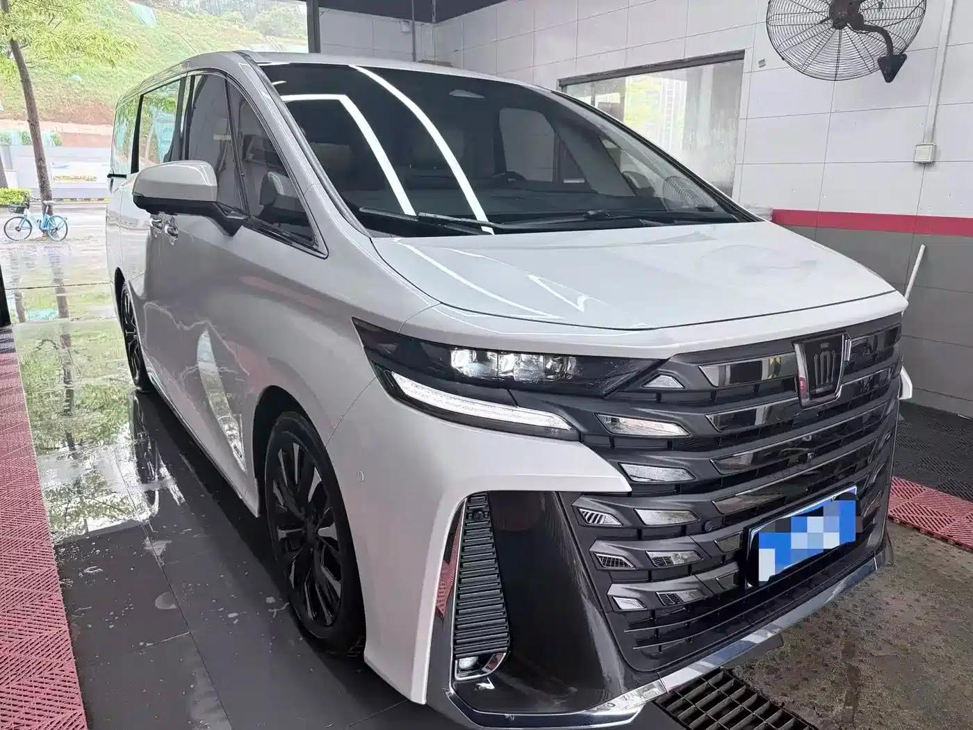 2024 Alphard Crown Hybrid 2.5L Supreme Executive Edition — миниатюра 2