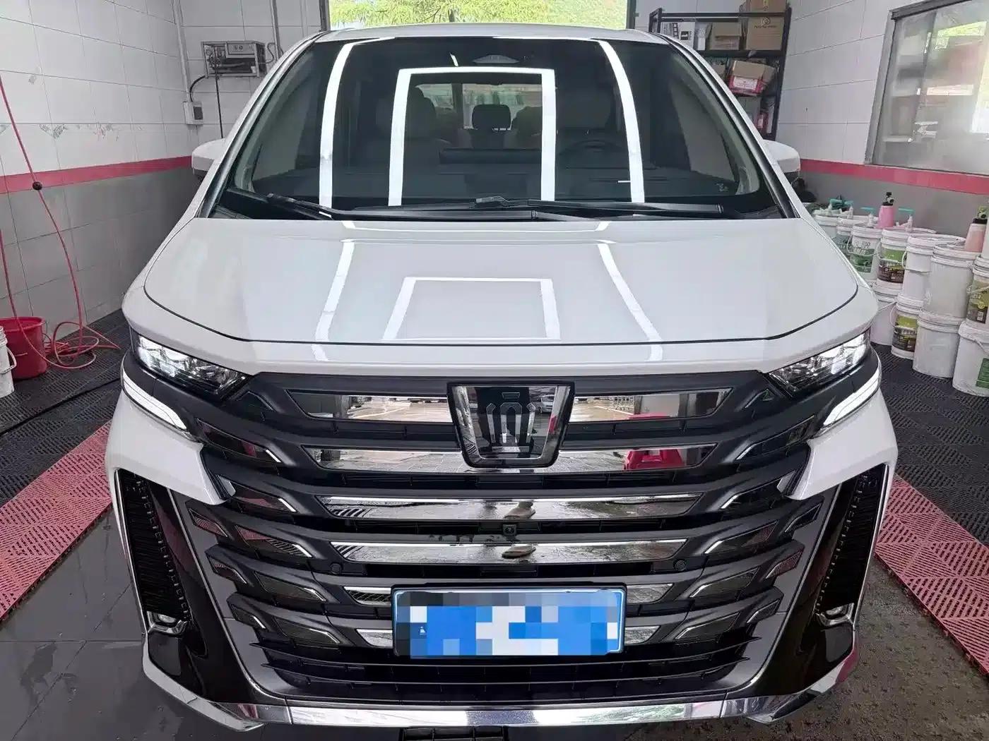 2024 Alphard Crown Hybrid 2.5L Supreme Executive Edition — миниатюра 3