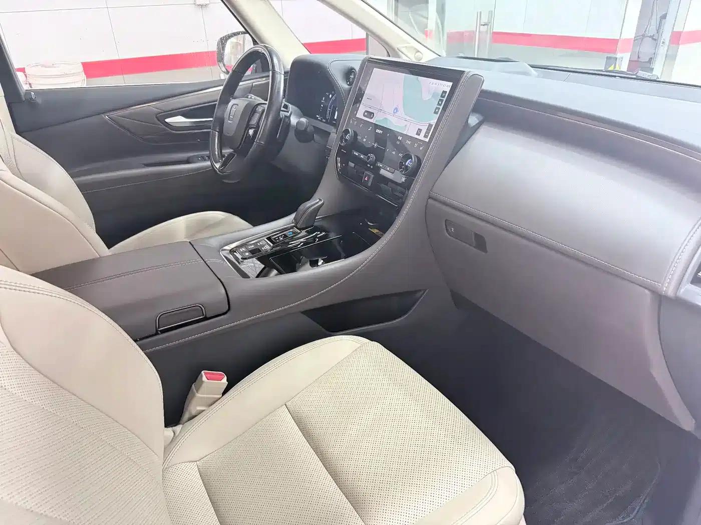 2024 Alphard Crown Hybrid 2.5L Supreme Executive Edition — миниатюра 7