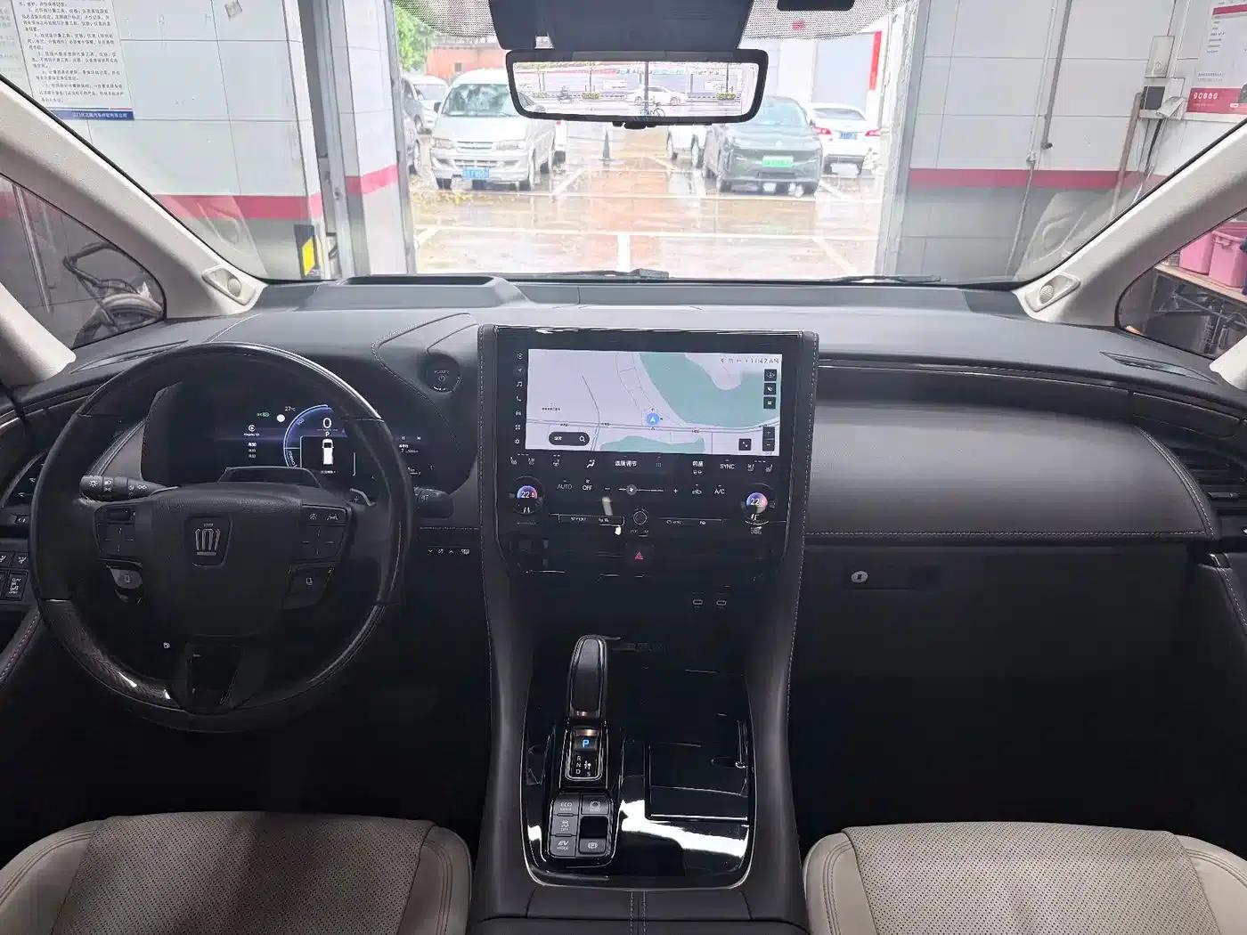 2024 Alphard Crown Hybrid 2.5L Supreme Executive Edition — миниатюра 8