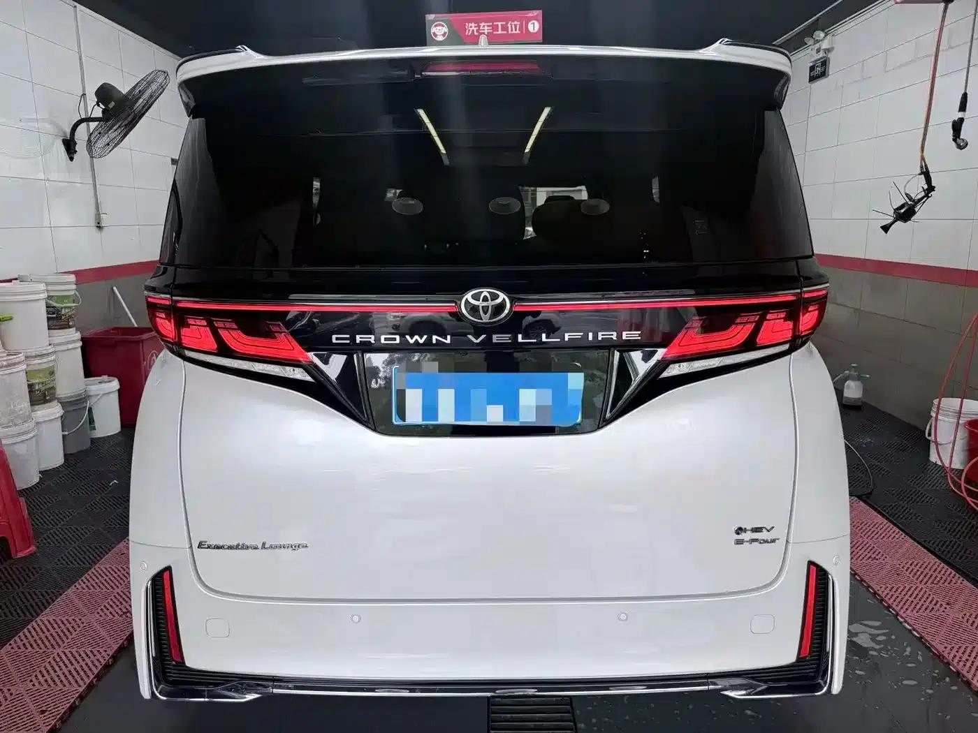 2024 Alphard Crown Hybrid 2.5L Supreme Executive Edition — миниатюра 9