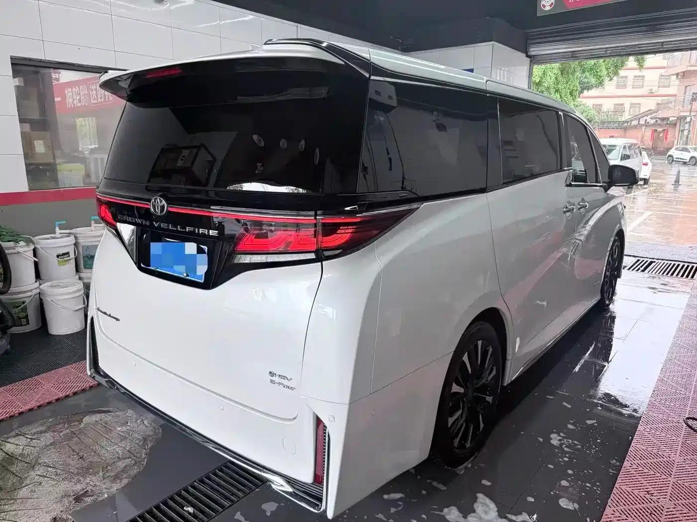 2024 Alphard Crown Hybrid 2.5L Supreme Executive Edition — миниатюра 10
