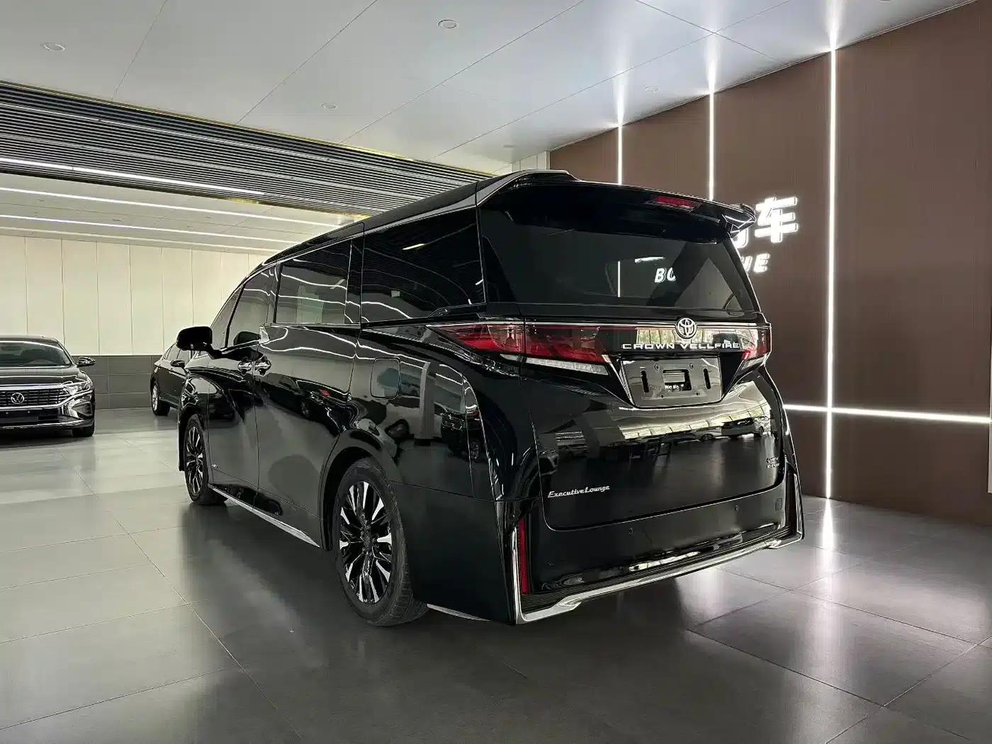 2024 Alphard Crown Hybrid 2.5L Supreme Executive Edition — миниатюра 7
