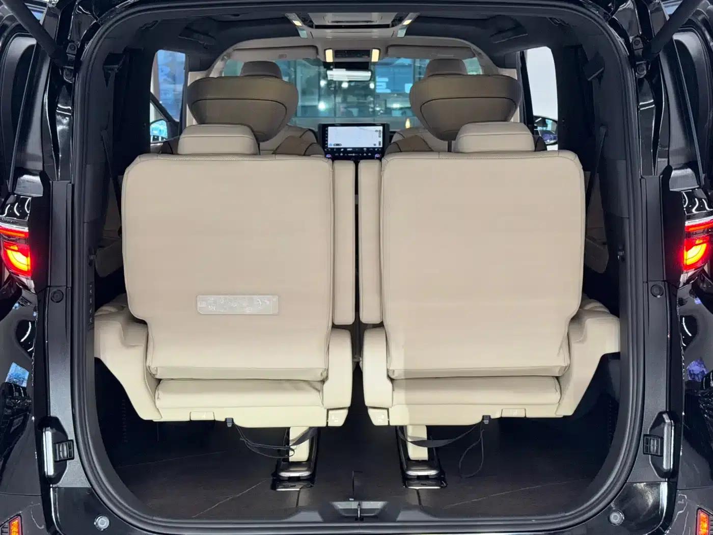 2024 Alphard Crown Hybrid 2.5L Supreme Executive Edition — миниатюра 12