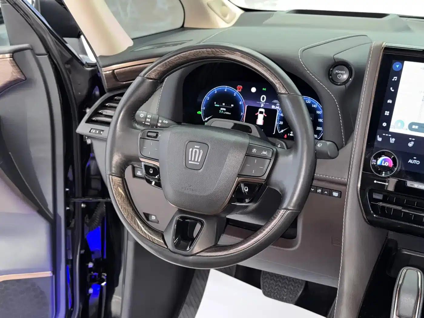 2024 Alphard Crown Hybrid 2.5L Supreme Executive Edition — миниатюра 13