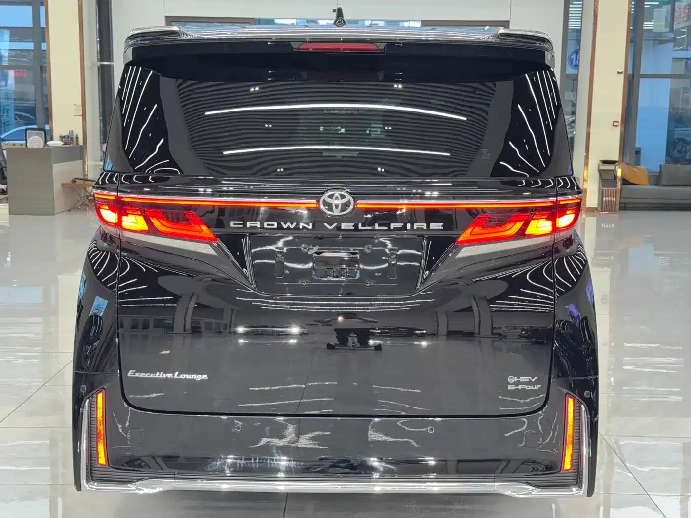2024 Alphard Crown Hybrid 2.5L Supreme Executive Edition — миниатюра 17