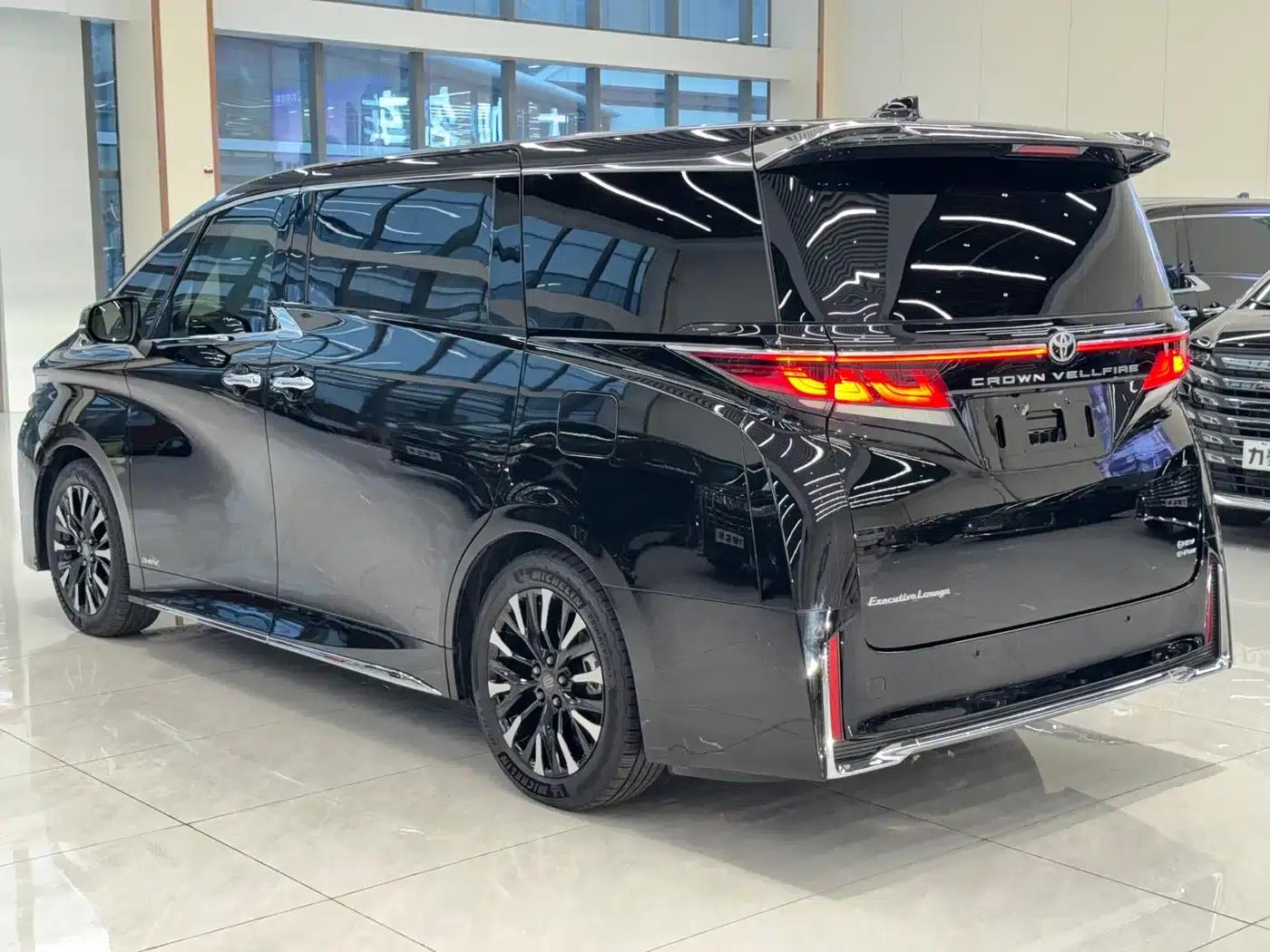 2024 Alphard Crown Hybrid 2.5L Supreme Executive Edition — миниатюра 19