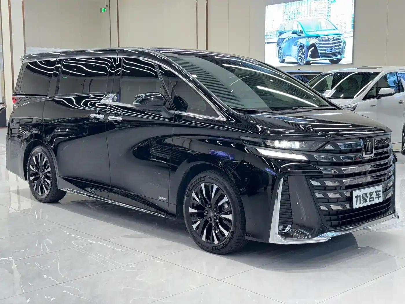 2024 Alphard Crown Hybrid 2.5L Supreme Executive Edition — миниатюра 3